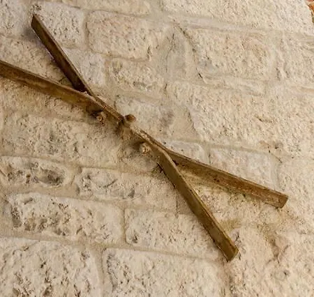 Emperor Oasis ספליט