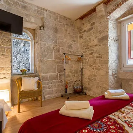 Emperor Oasis Apartment