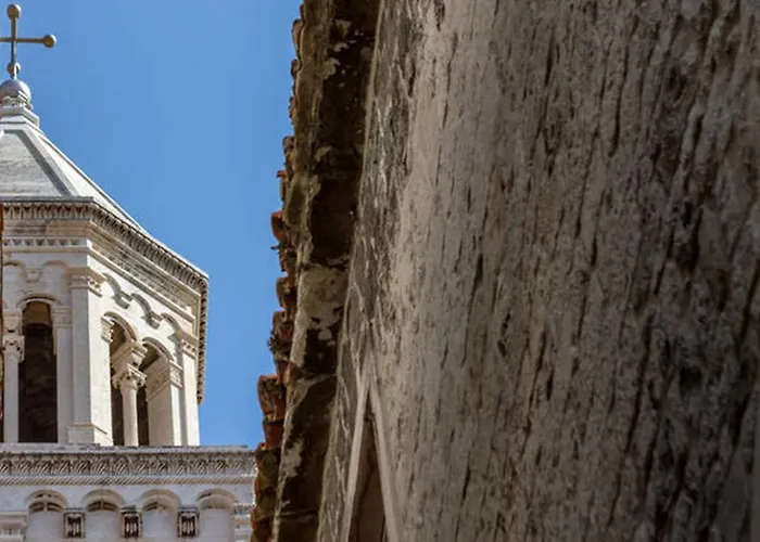 Emperor Oasis Apartment